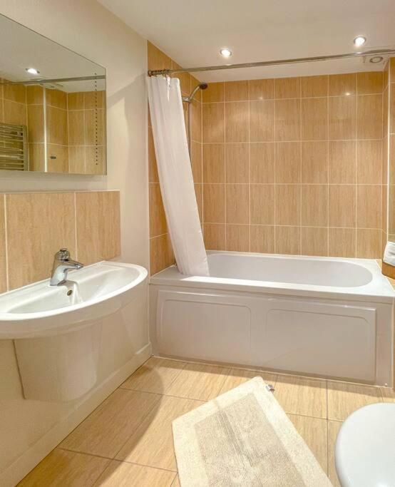 Soho Beach Apartment With Fabulous Sea View And 2 Minutes To The Beach With Free Parking And Netflix Bournemouth Eksteriør bilde