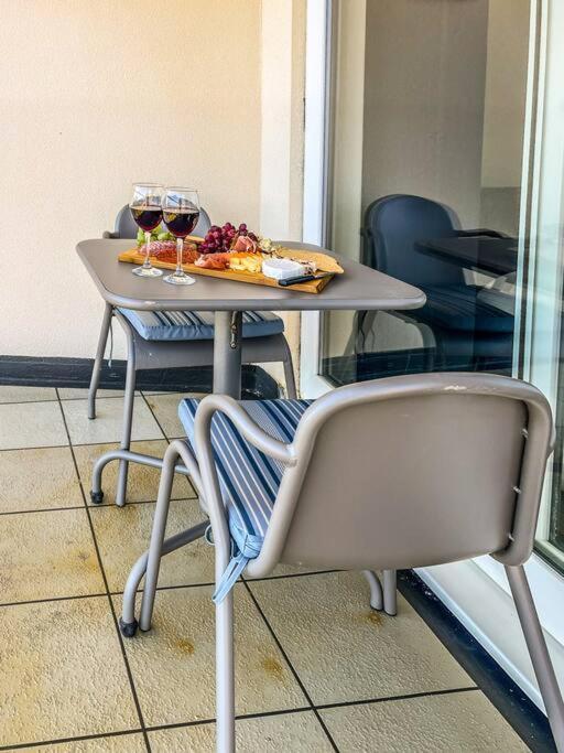 Soho Beach Apartment With Fabulous Sea View And 2 Minutes To The Beach With Free Parking And Netflix Bournemouth Eksteriør bilde