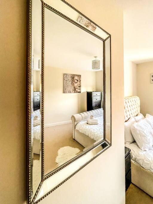 Soho Beach Apartment With Fabulous Sea View And 2 Minutes To The Beach With Free Parking And Netflix Bournemouth Eksteriør bilde