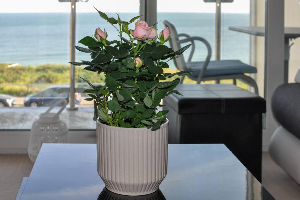 Soho Beach Apartment With Fabulous Sea View And 2 Minutes To The Beach With Free Parking And Netflix Bournemouth Eksteriør bilde