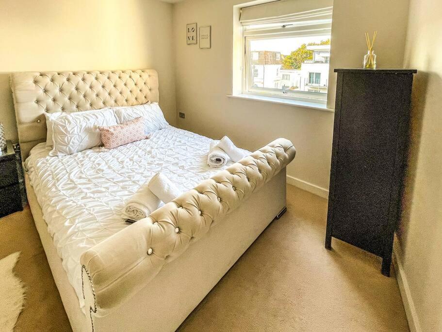 Soho Beach Apartment With Fabulous Sea View And 2 Minutes To The Beach With Free Parking And Netflix Bournemouth Eksteriør bilde